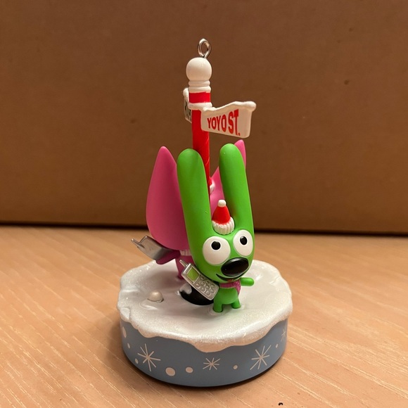 Hallmark Keepsake Ornament. Hoops & YoYo. Cell-ebrating Christmas. QXG6304. - Picture 8 of 11